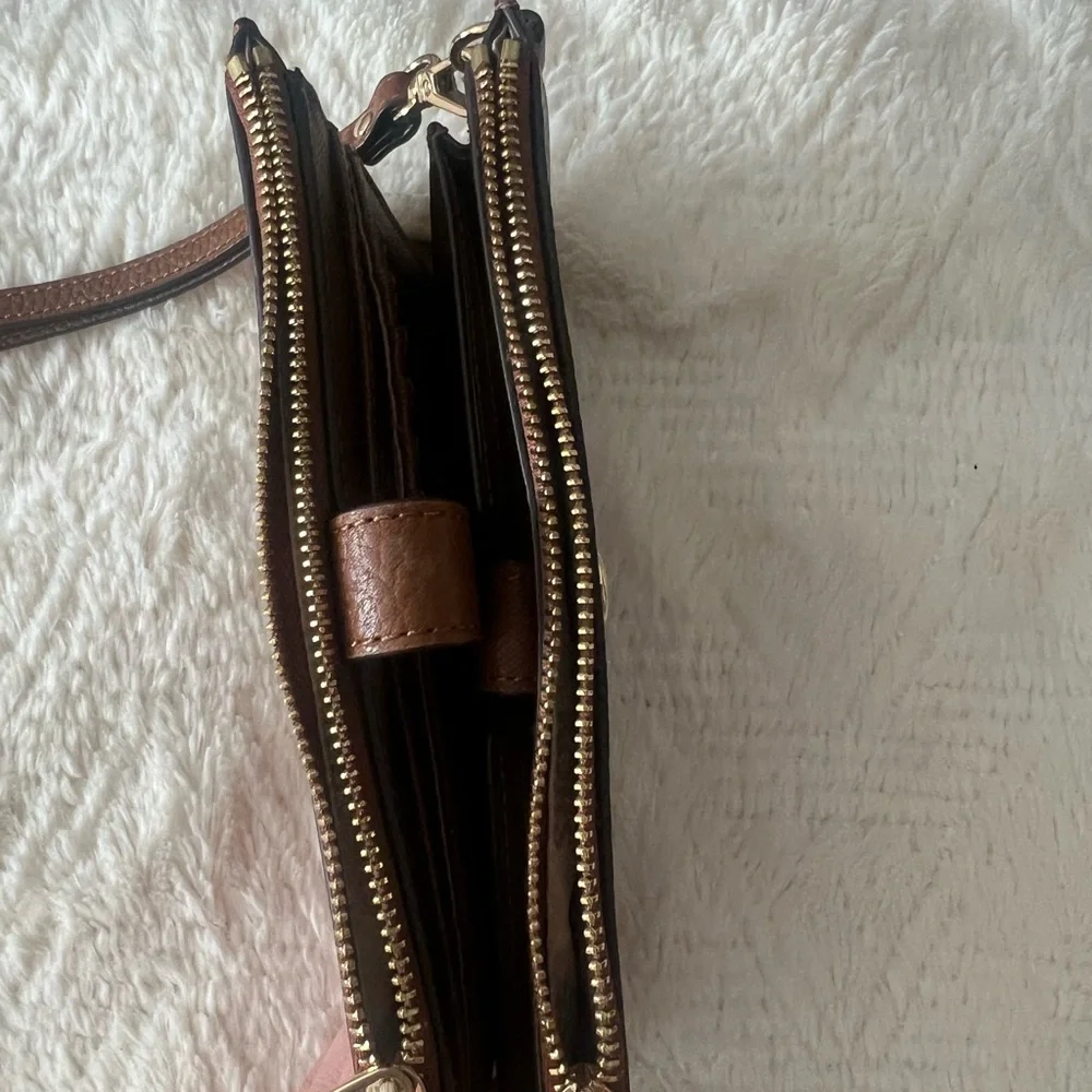 Michael Kors wristlet - Picture 7 of 10